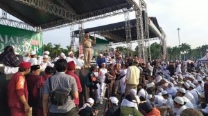 Anies Baswedan berpidato di acara Reuni 212 di Monas, Senin (2/12/2019). (Suara.com/Stephanus Aranditio)